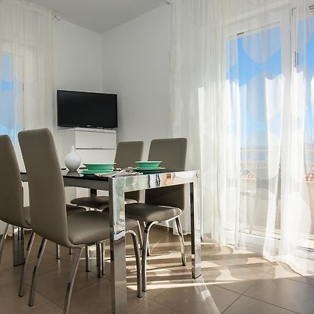 Vista Apartments Bol Bagian luar foto