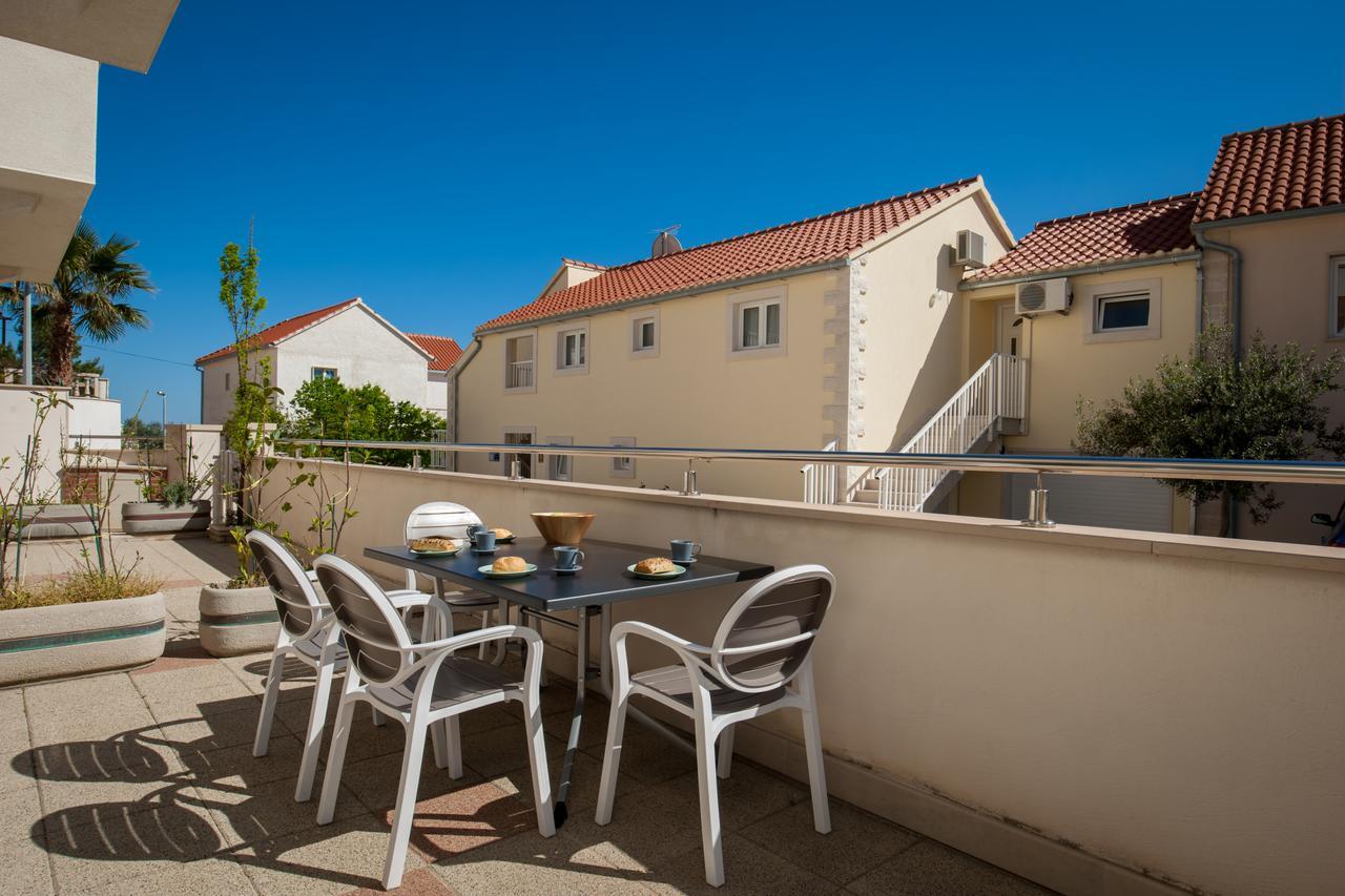 Vista Apartments Bol Bagian luar foto